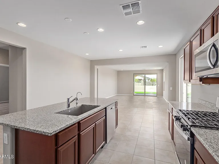 8804 W Marshall Ave — Photo 15