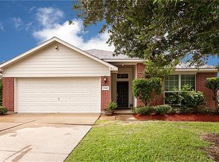 2842 Morningmist Ln, Dickinson, TX 77539
