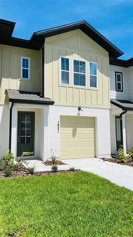 3 bed, 2.5 bath, 1578 sqft, $2,075 — Photo 1
