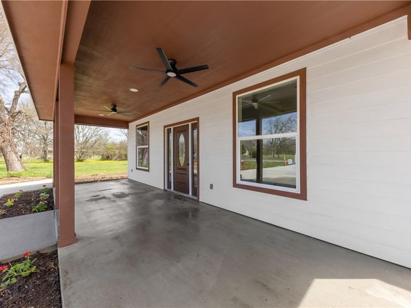 1309 W Washington Ave, Navasota, TX 77868