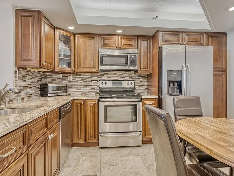 690 Island Way #307 — Photo 6