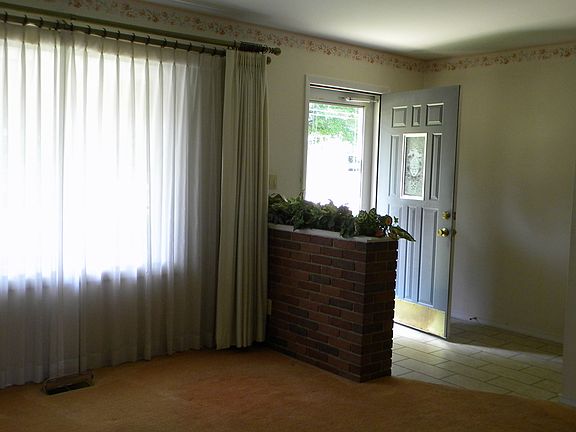 3rd image of 20 Fairwood Ct