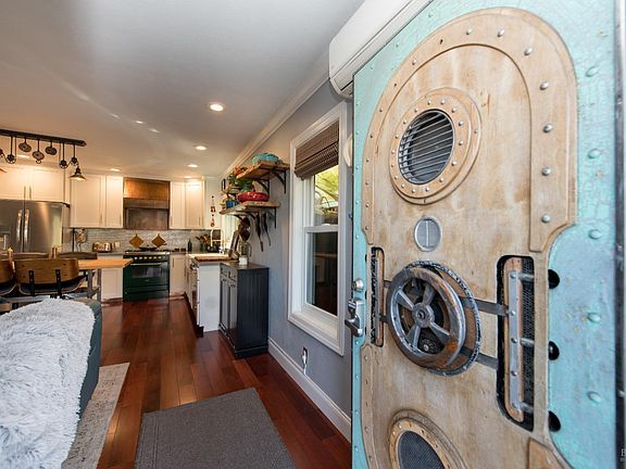 4th image of 409 Petaluma Avenue