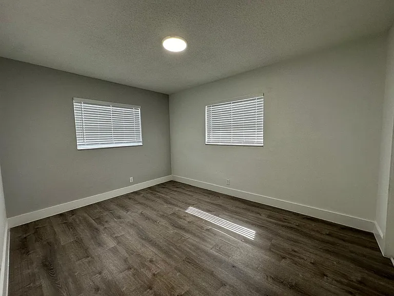 3616-3660 NE 11th Ave — Photo 38
