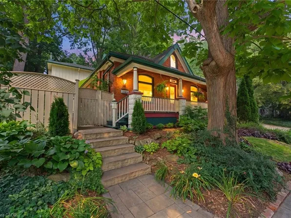 109 Victoria St, Dundas, ON L9H 2C1