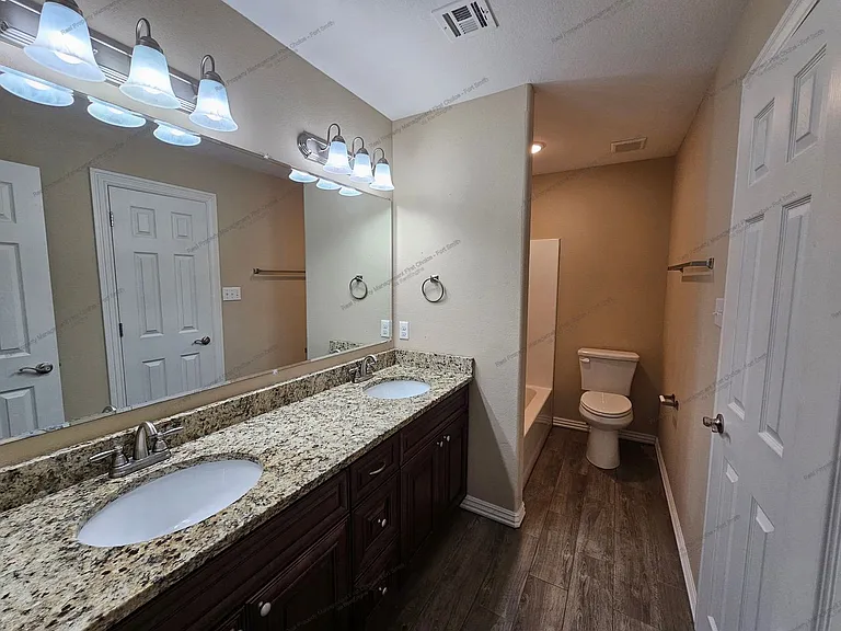 6615 Leightyn Ln — Photo 10