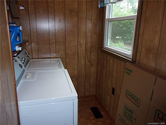 5th image of 826 Honeywood Ln