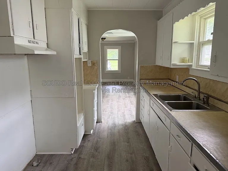 2723 Lathrop Ave — Photo 10
