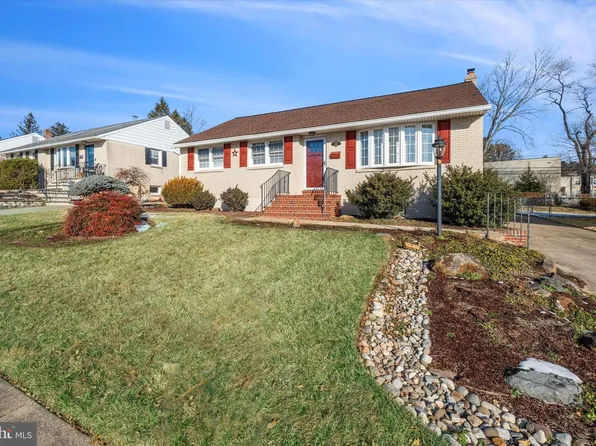 2515 Woodview Dr, Wilmington, DE 19808
