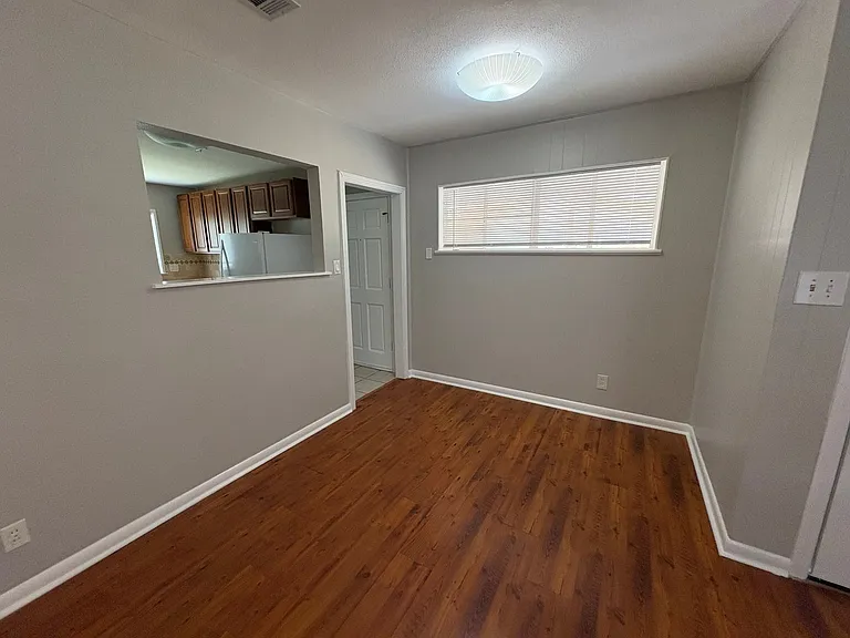 1307 Corona Dr — Photo 6