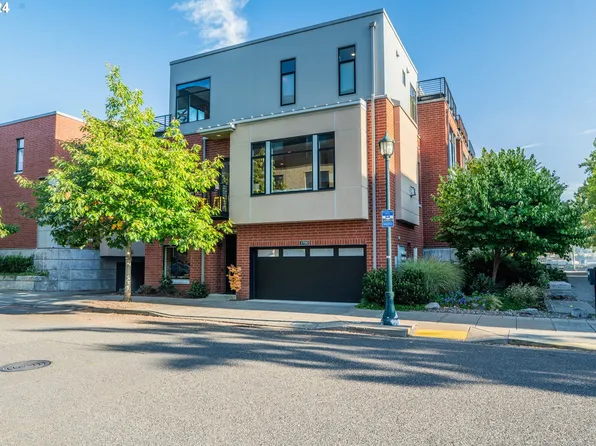 1700 NW Riverscape St, Portland, OR 97209