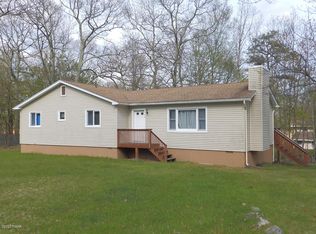 174 Roundhill Rd, Dingmans Ferry, PA 18328