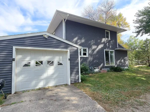 208 E Broadway, Leland, IA 50453