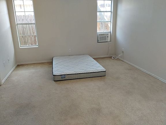 3rd image of 2505 W Coast Dr