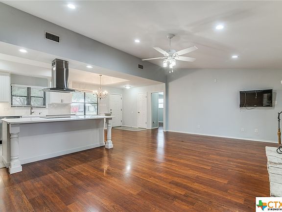 5th image of 1215 Clearwater Dr