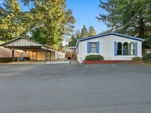 1445 Village Pines Ave, Coos Bay, OR 97420