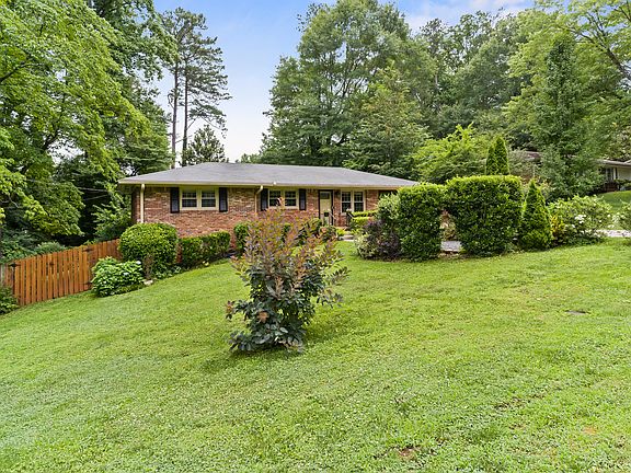 2nd image of 215 Pineland Dr SE