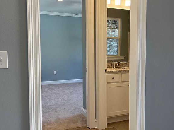 3rd image of 203 Laurel Oaks Dr