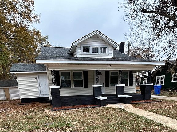 3rd image of 210 Memorial Dr