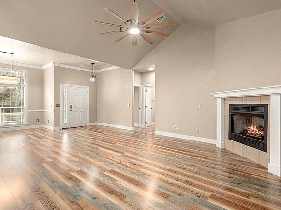 4th image of 5 Helmsley Ln