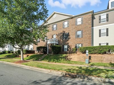 1068 Plaza Walk Dr, Charlotte, NC, 28215