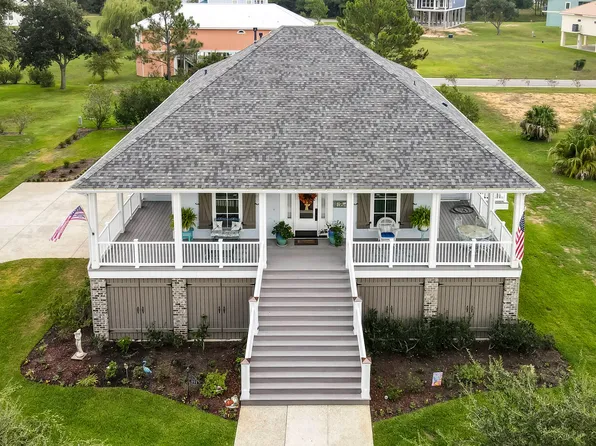 111 Shadow Lawn Ave, Pass Christian, MS 39571