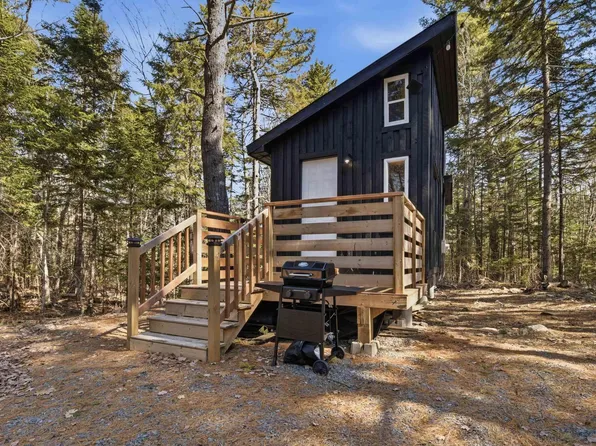 278 Forest Dr, Lunenburg, NS B0R 1E0