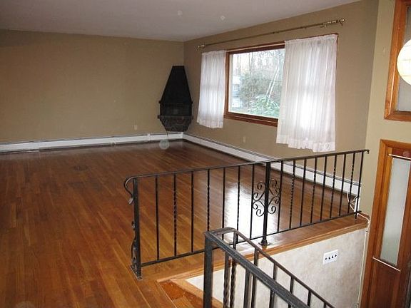 LivingRoom View from Hall