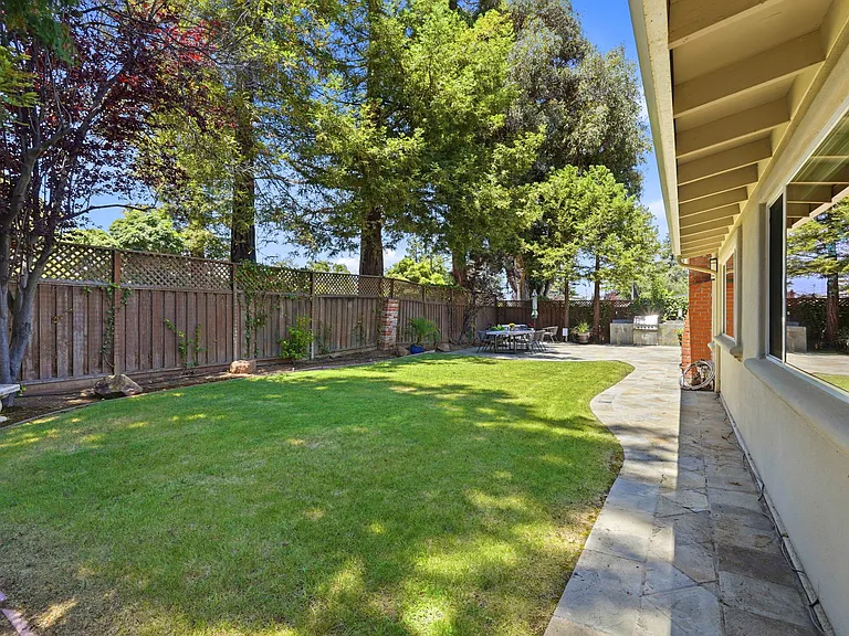 260 Chateau Dr — Photo 37