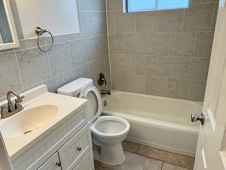 223 Toulon Dr — Photo 4