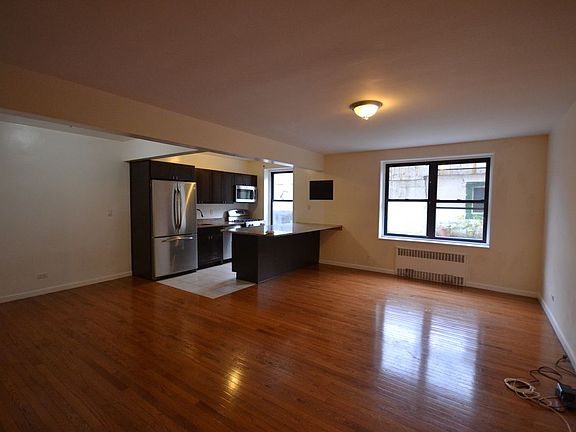 3rd image of 3415 Parsons Blvd #E2ee