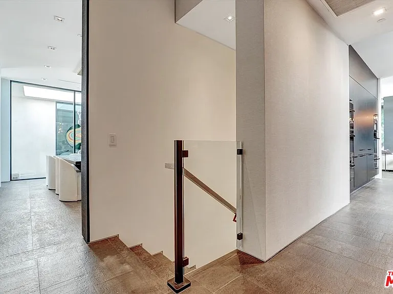 1049 Loma Vista Dr — Photo 20