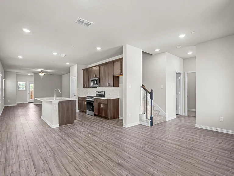 210 Monarch Way — Photo 4