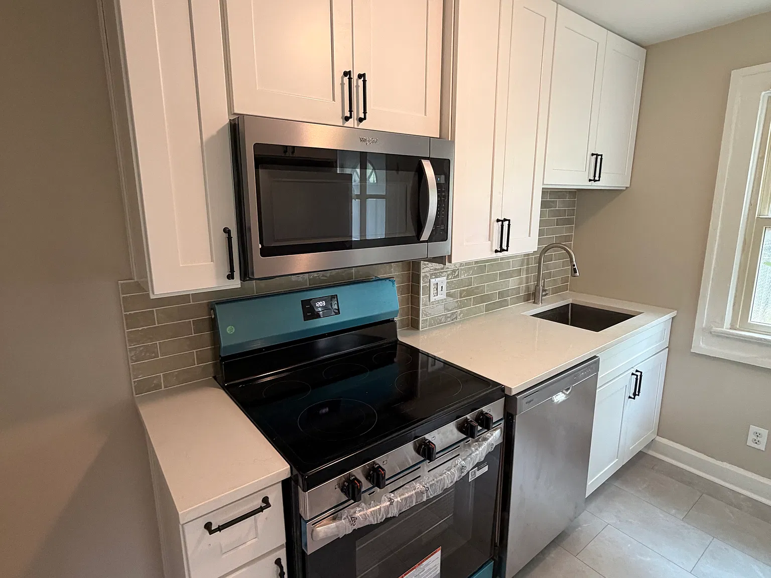 3 bed, 1176 sqft, $1,800 — Photo 4