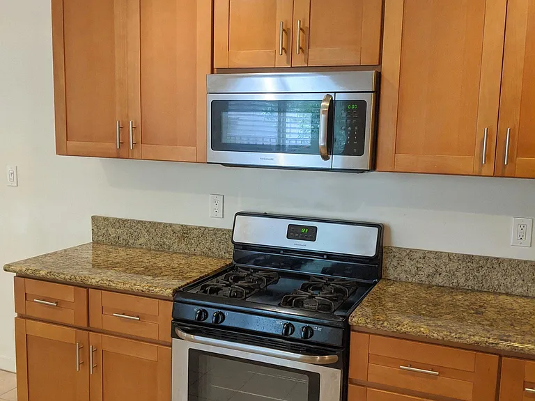 2310 S Bentley Ave #1 — Photo 4