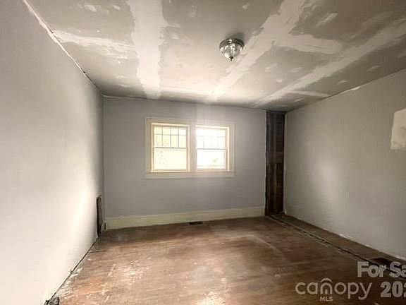 4th image of 216 N Rowan Ave