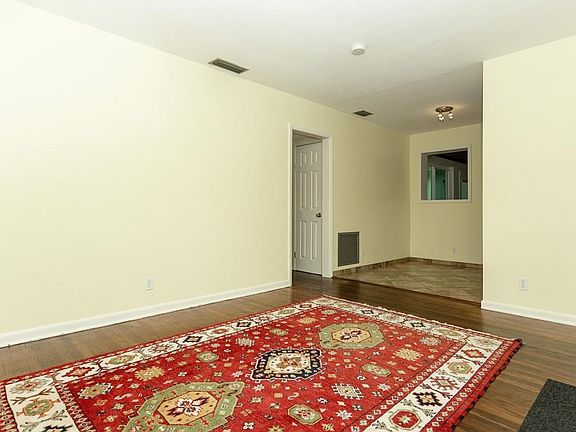 004_Living Room