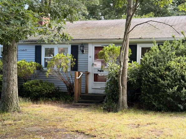 16 Lake Road E, West Yarmouth, MA 02673
