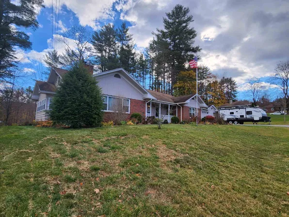 8 Hillstead Road, Claremont, NH 03743