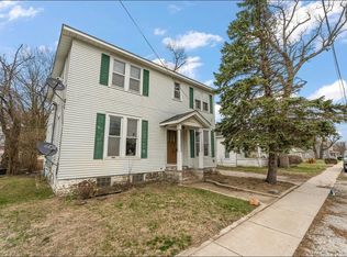 200 8th St SE #B, Demotte, IN 46310