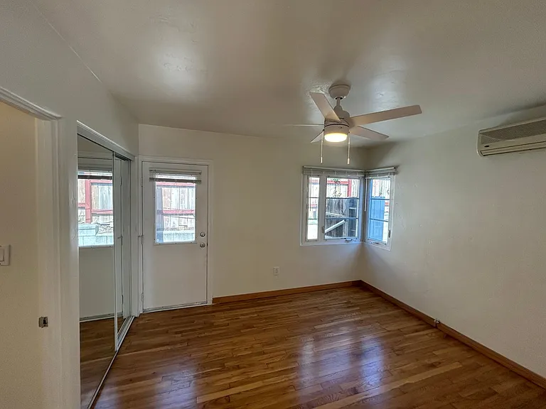 Updated Cottage in Banker's Hill — Photo 6
