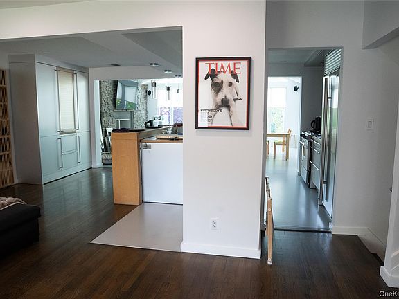 3rd image of 105 Lincoln Road S