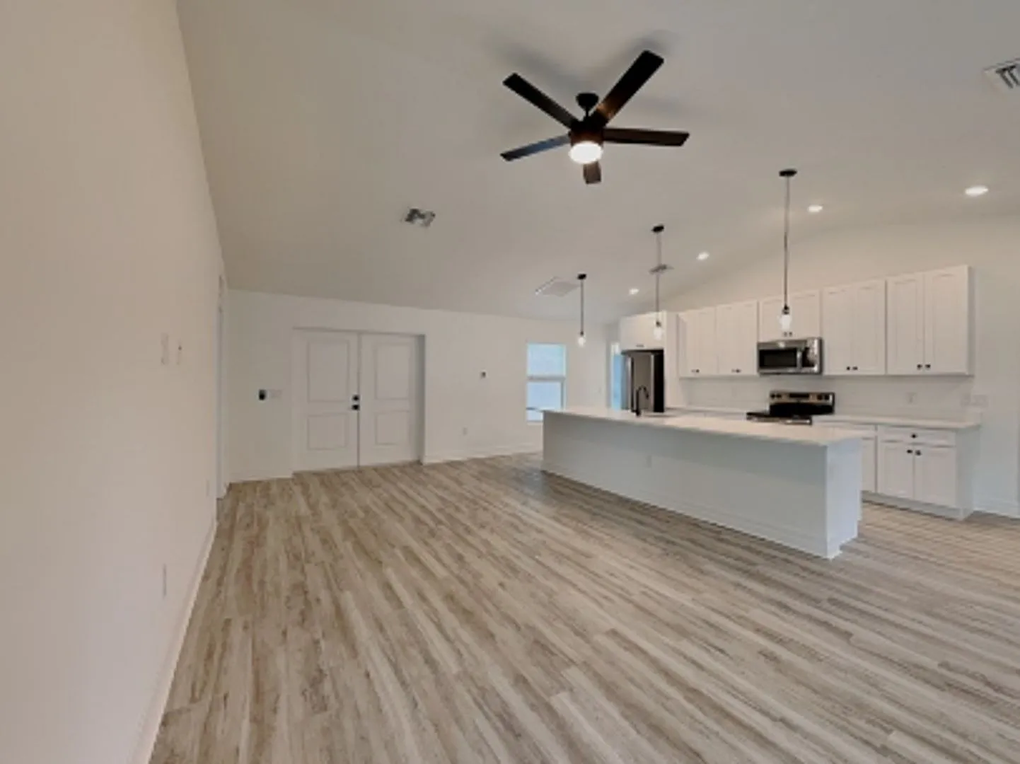 4 bed, 3.0 bath, 1683 sqft, $2,200 — Photo 2
