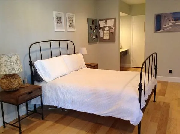 4915 Tyrone Ave — Photo 8