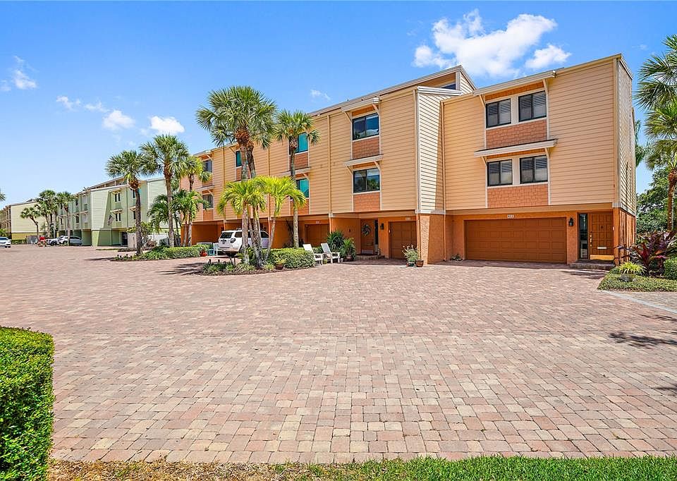 1st image of 413 Haven Point Dr