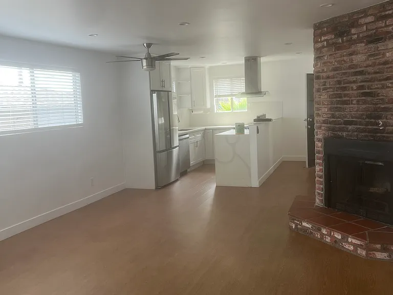 782 2oth St #4 — Photo 3