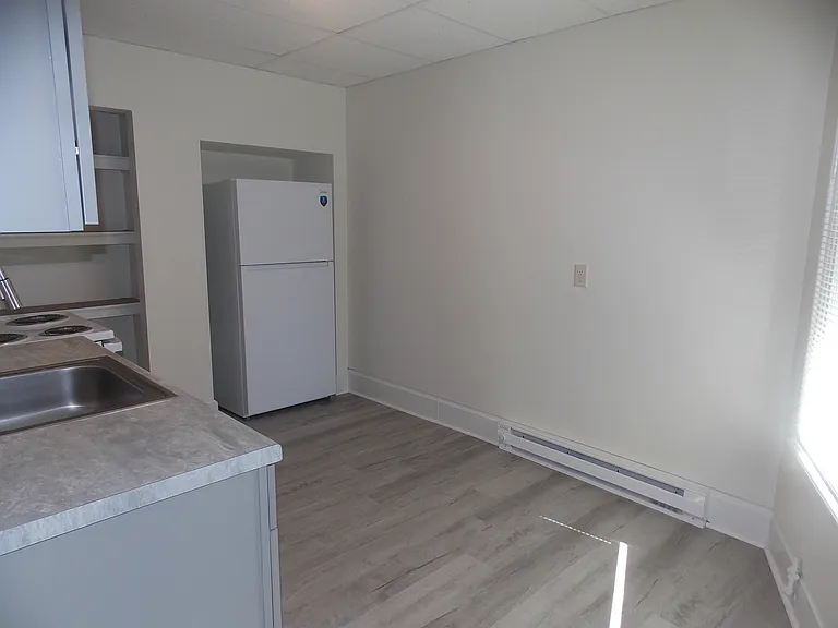 727 W Beaver St #5 — Photo 3