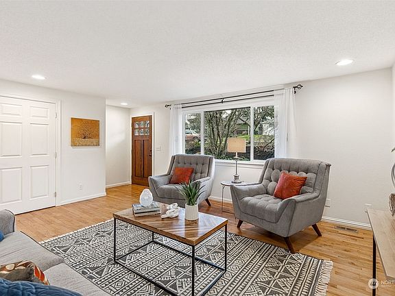 5th image of 418 Frederick Street NE