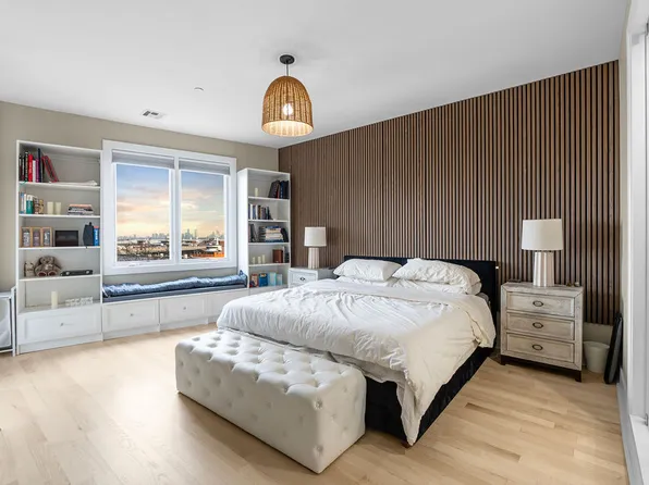 90 Bay Street Landing image 19 of 39