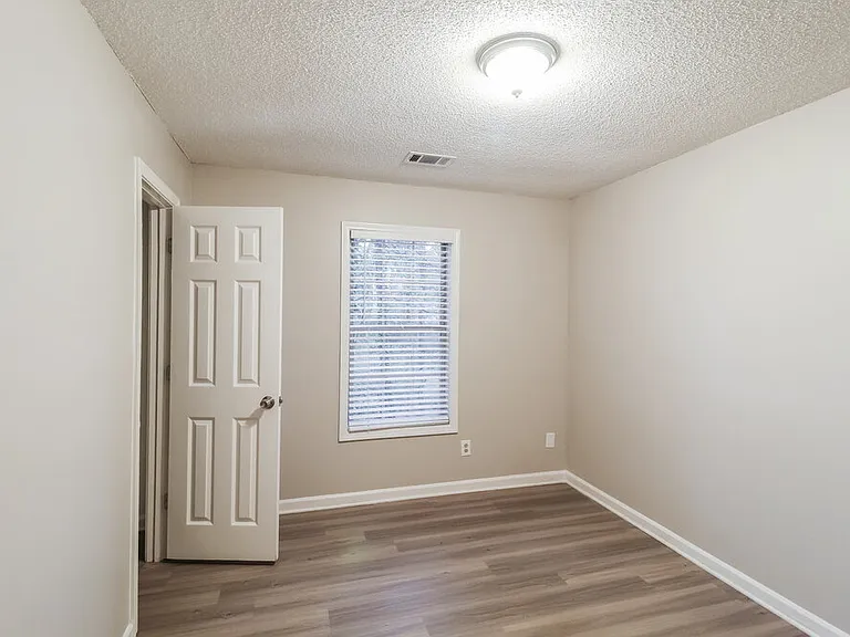 839 Ashley Ln — Photo 14